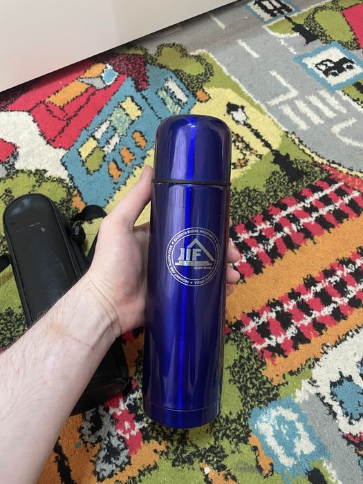 Термос 0.5 в хорошем состояние