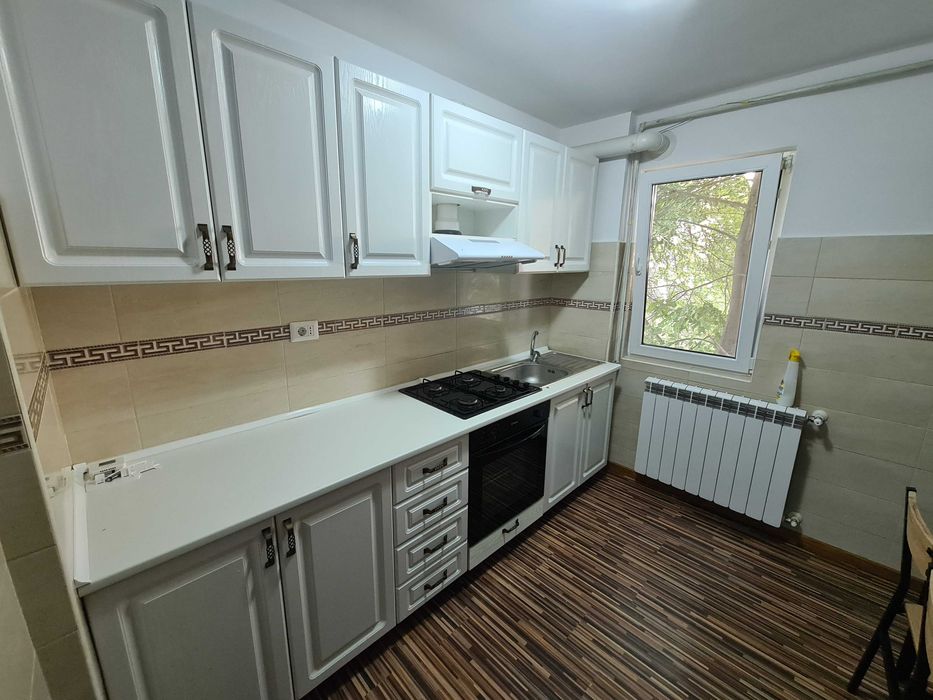 Închiriez apartament 2 camere - Municipiul Roman, Zona Anton Pann