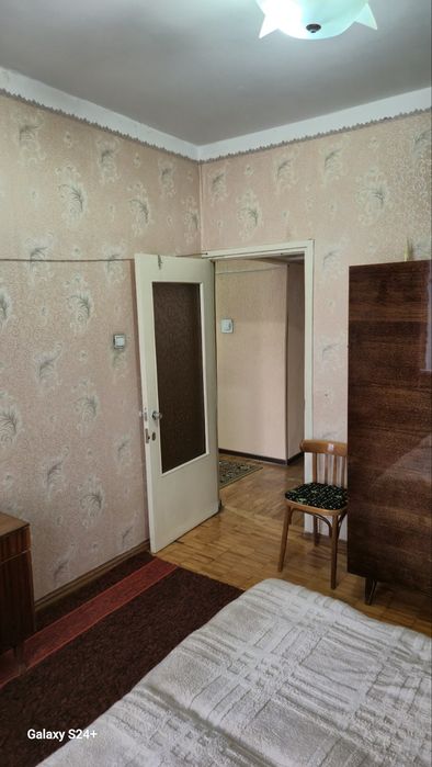 Продам квартиру На Сергели-4 3/4/5 Чистенькая не торец(68 000& старт)
