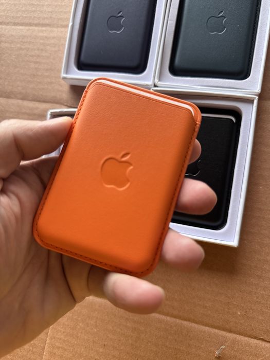 Apple Leather Wallet cu animatie Apple