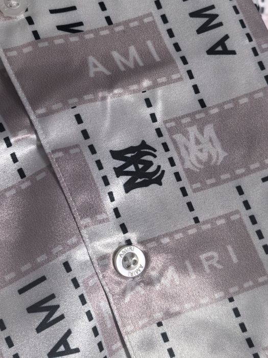 Amiri летен екип