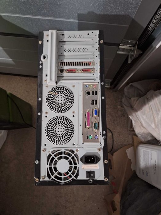 Продавам кутия за настолен компютър