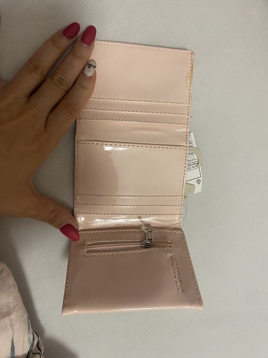 Розово, лачено портмоне