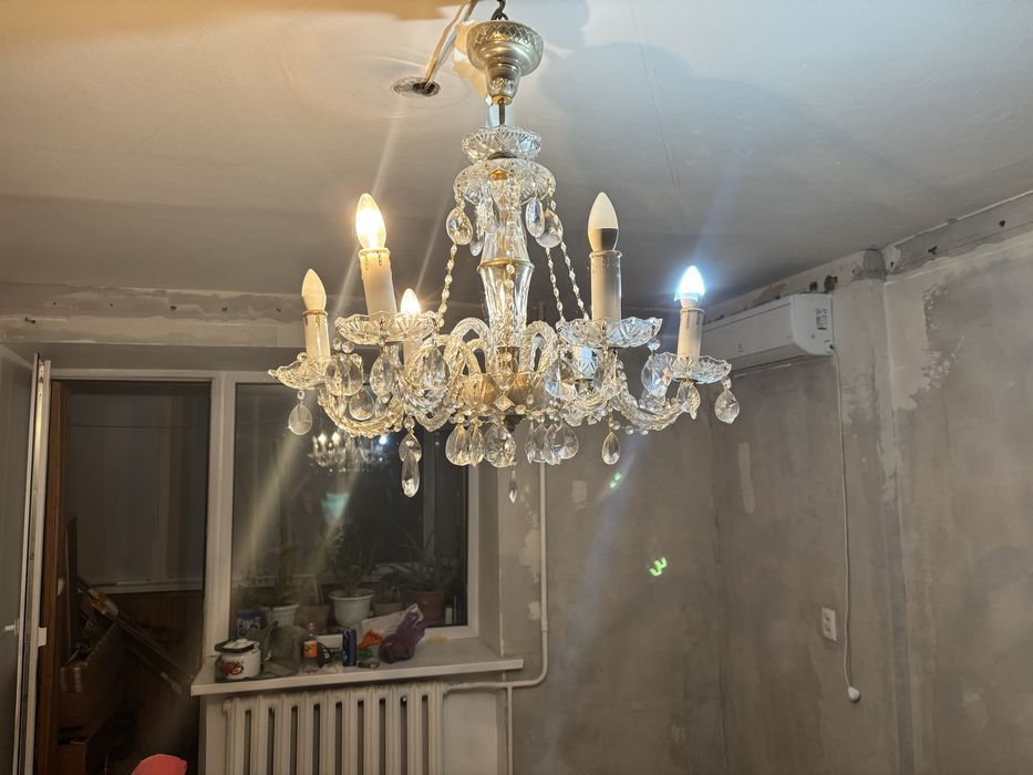 Продается люстра из хрусталя