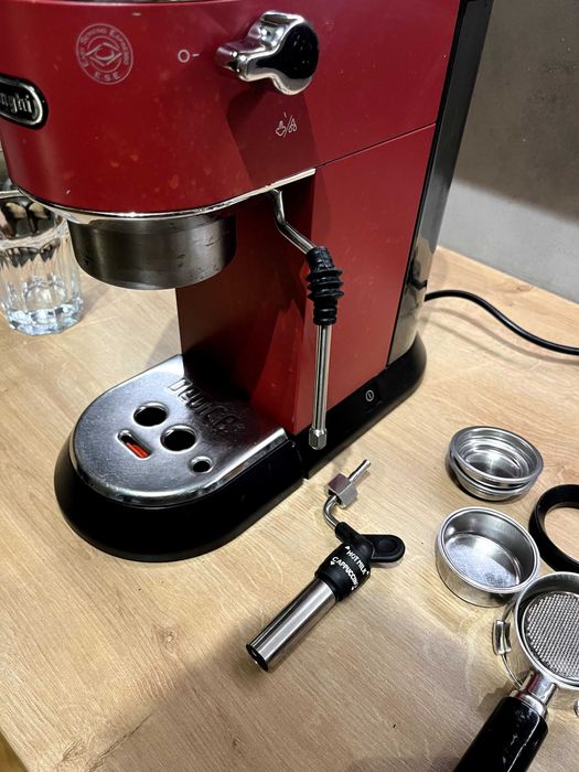 Pachet Espressor si rasnita Delonghi Dedica barista pack