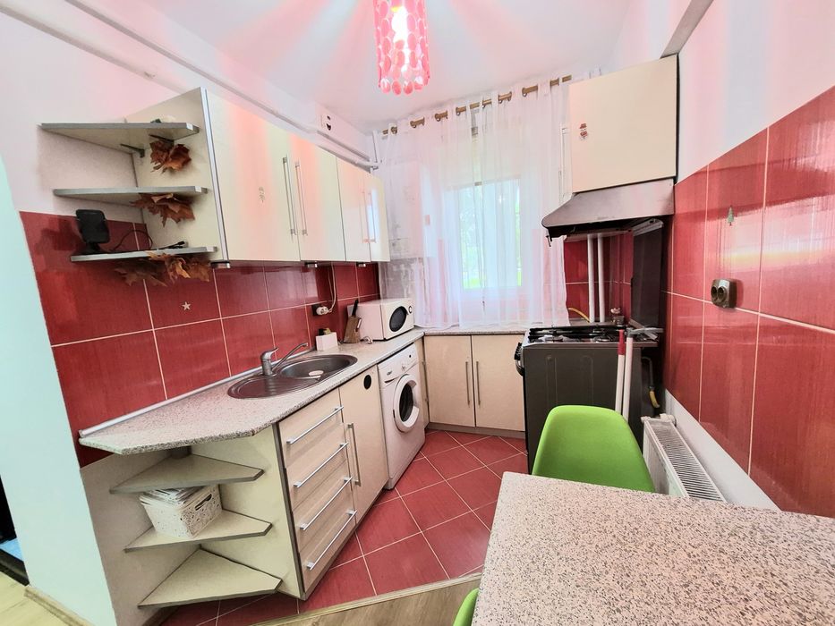 Închiriez 2 camere micro 17 parter