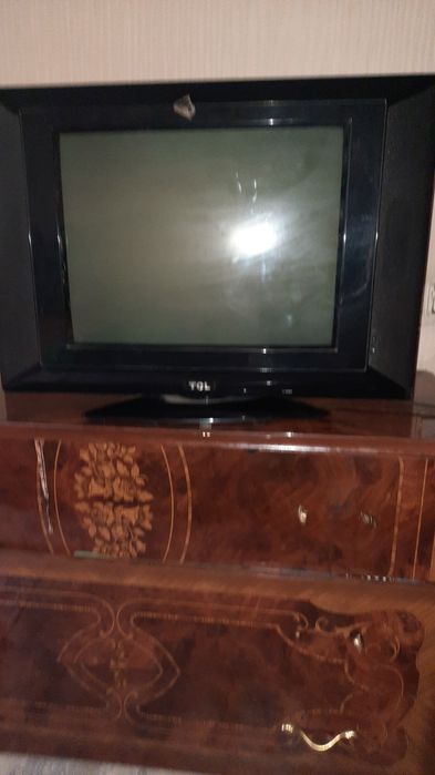 Телевизор марка TCL