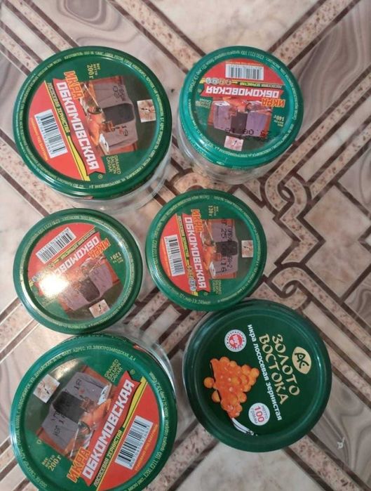 Банки б/у стеклянные с крышками.