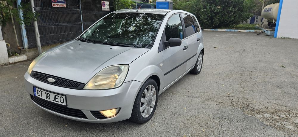 Ford fiesta 1.4 benzină stare bună acte la zii