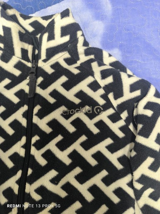 Продам флисовую кофту crockid