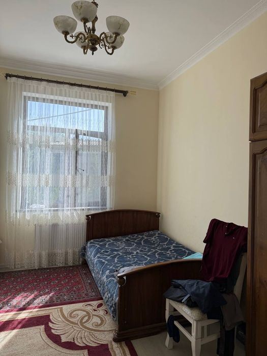 Белый дом в центре города