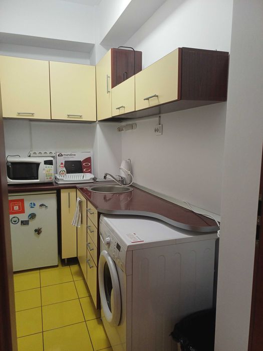 Newly refurnished ap. near The Office. Parking included.