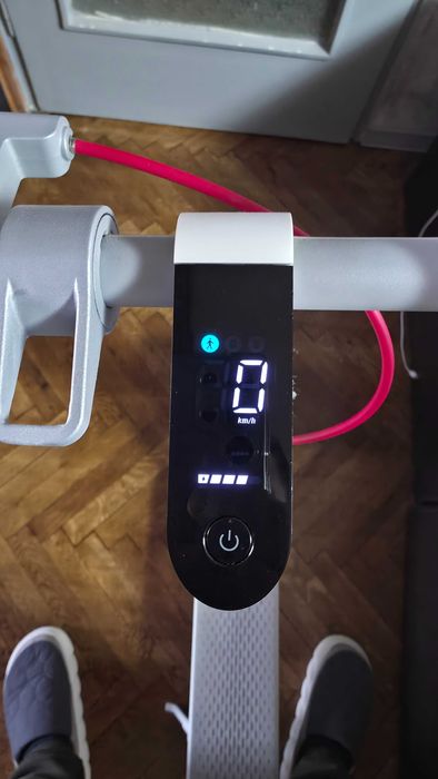 Продавам Xiaomi Electric Scooter 3 Lite – бял