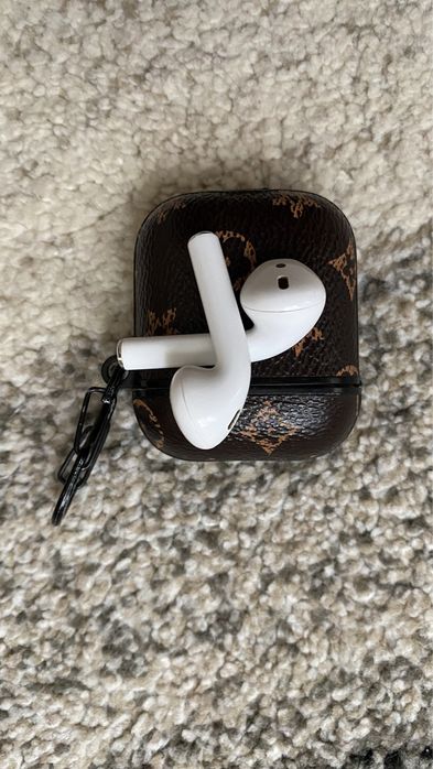 AirPods 2, Apple Watch 3 series 42 mm