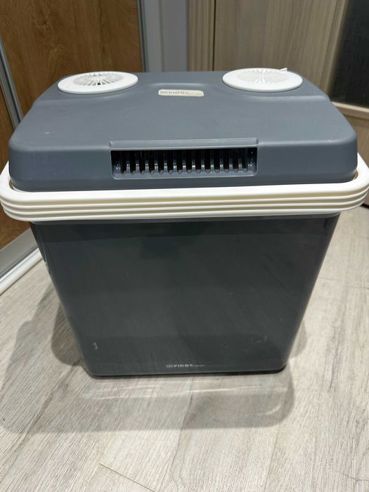 Хладилнa чанта First - , 32л, 12V-220V студено