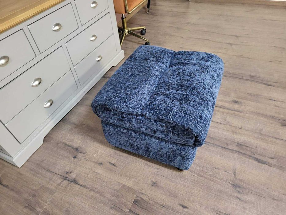 Синя табуретка от плат с функция ракла