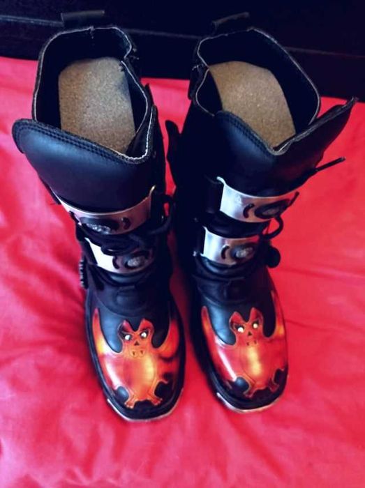 Vand Cizme New Rock (Bocanci) noi, marimea 43. Pret 1250 lei,