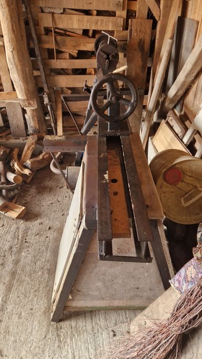 Vând strung pentru prelucrare lemn