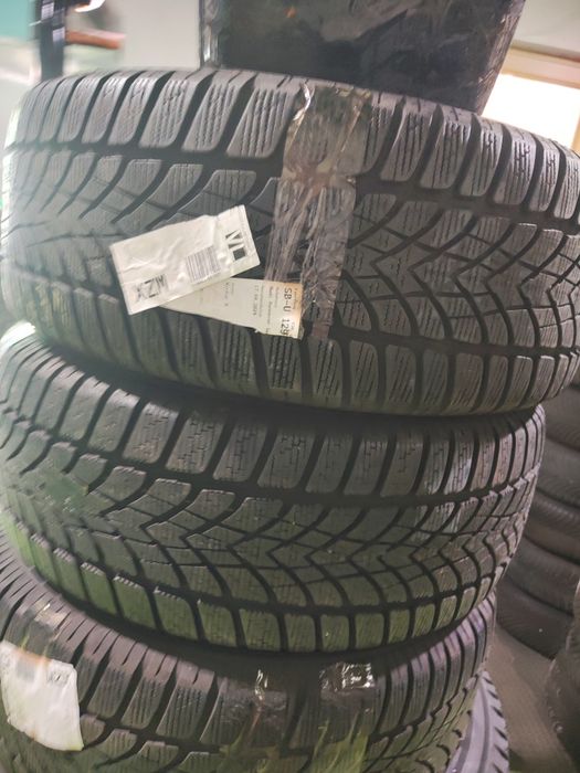 4 бр зимни 225/50/17 Dunlop 22г