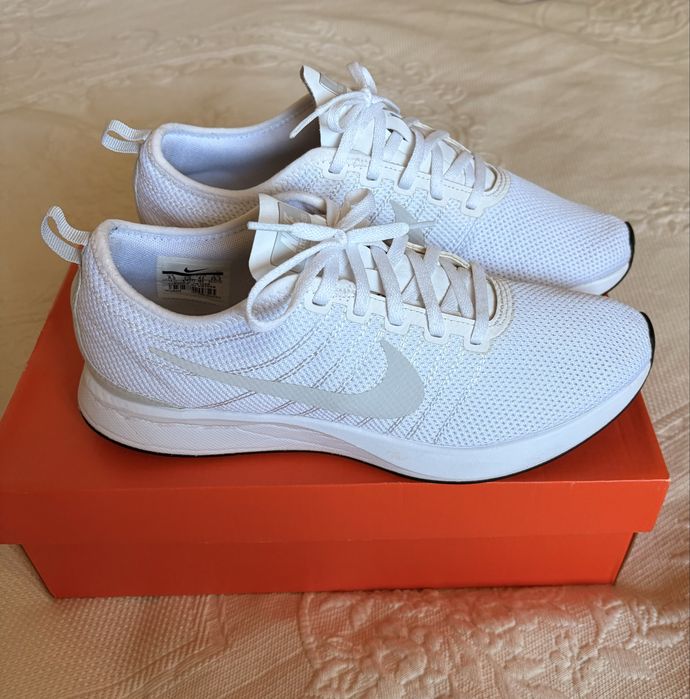 Vand adidasi Nike