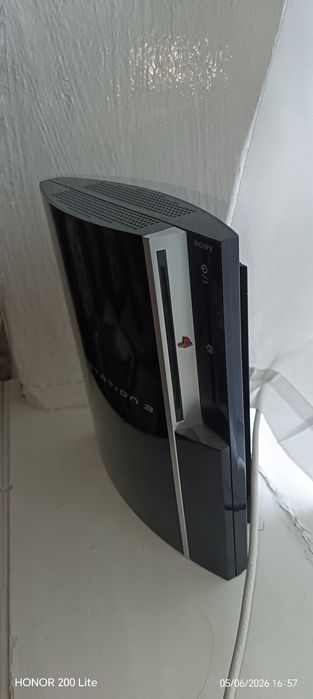 PlayStation 3 Fat / 14 игр / 2 геймпада / Всё кабели Стоит Охлаждение
