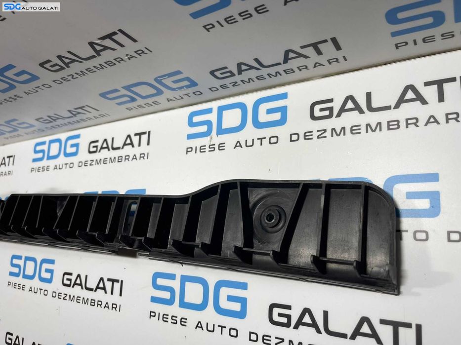 Suport Ghidaj Central pentru Bara Spoiler Spate Volkswagen Golf 5 Hatchback 2004 - 2008 Cod 1K6807863