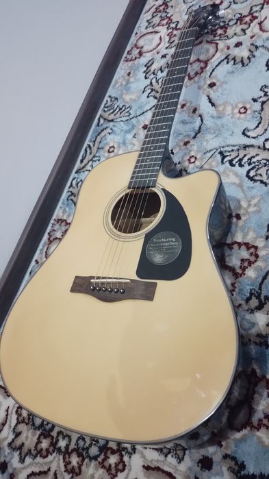 Gitara sotiladi narxini kelishamiz