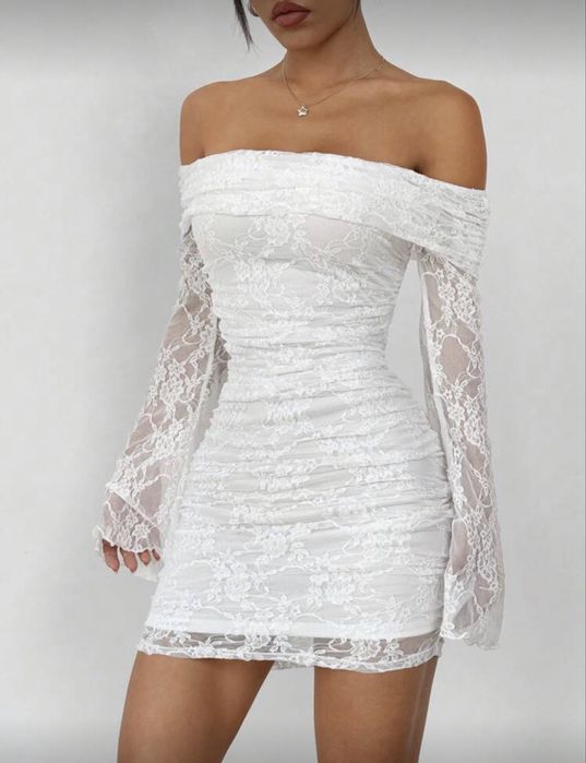 Бяла къса рокля /