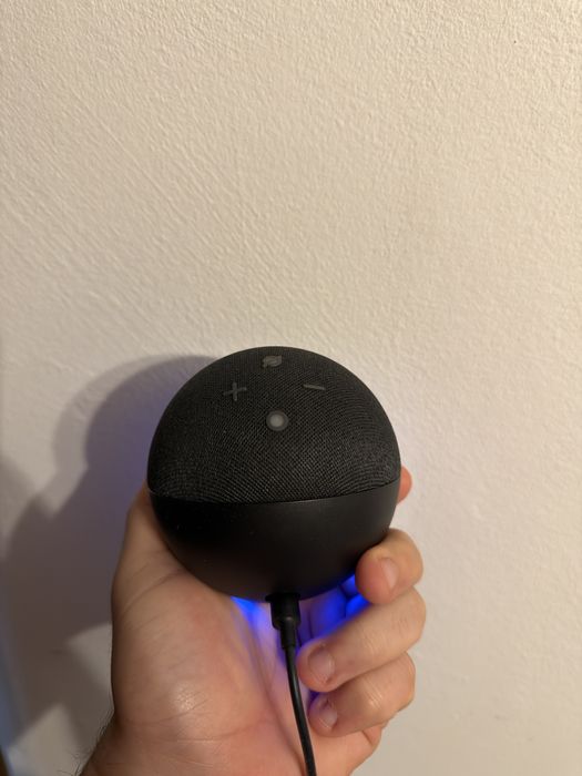 Amazon Echo Dot 5 – impecabil, aproape nou