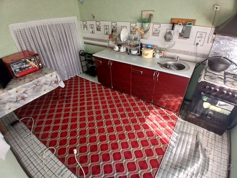 Уй сотилади 6 сотик 8 хона