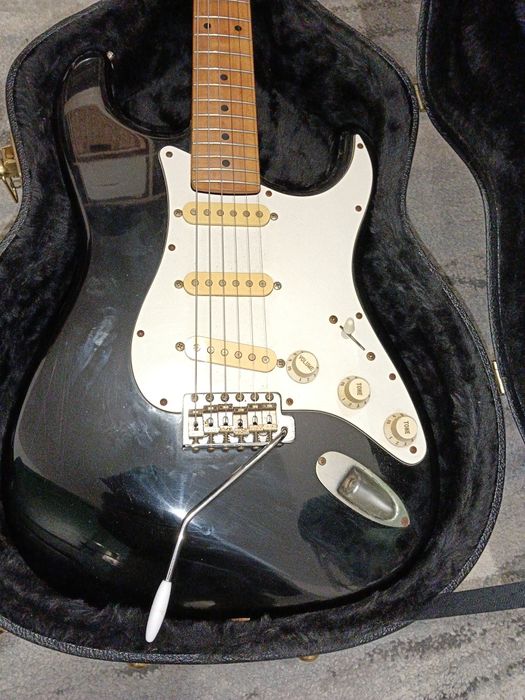 Fender Stratocaster MIJ E Series електрическа китара Фендър японска от 80те години