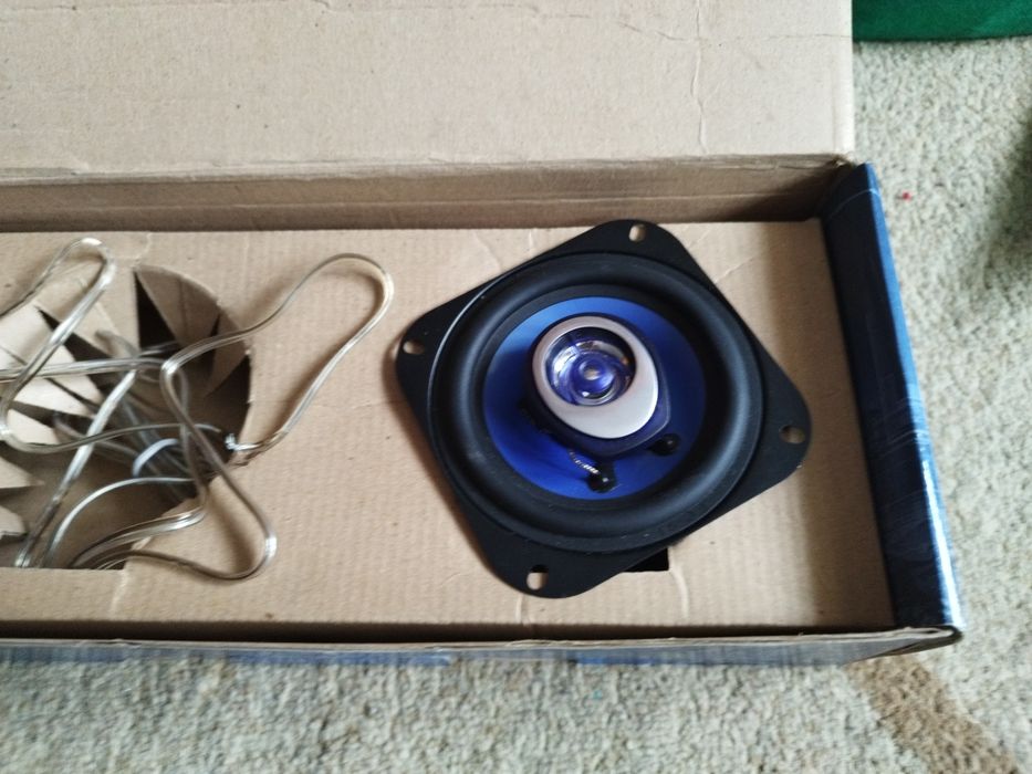 Продам одну колонку. Новая.