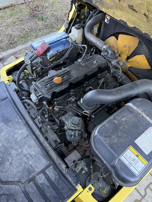 De vanzare sau da inchiriat stivuitor cu capacitate de 2.5 T