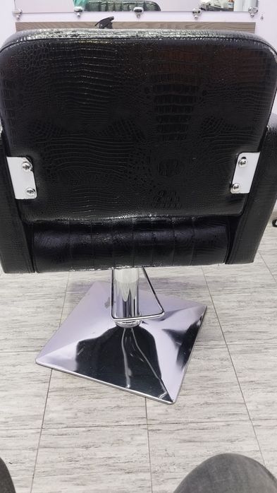 Парикмахерское кресло