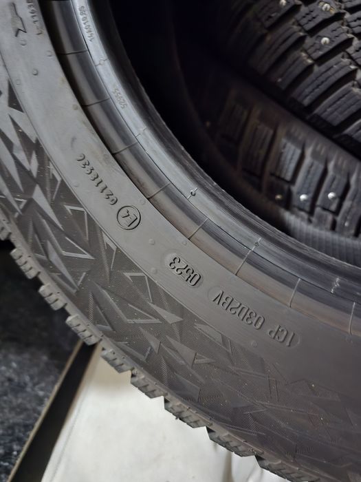 Шипованная continental ice contact 3 235/60/18