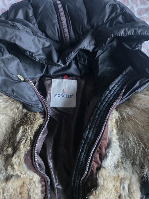 Пухенка с естествен косъм Moncler