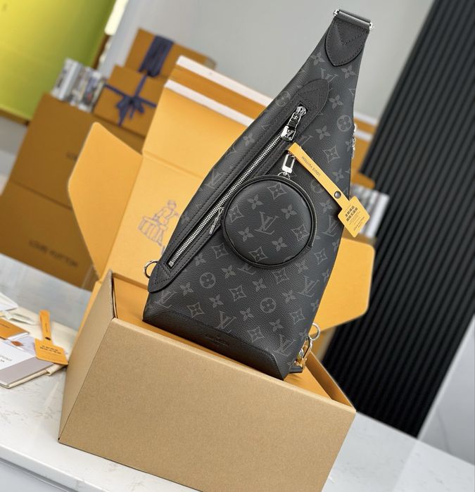 Louis Vuitton клъч / несесер