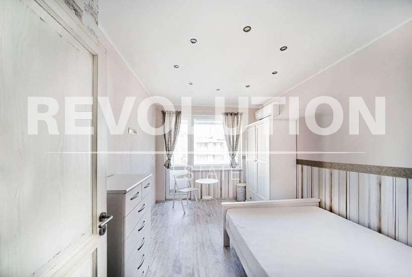 Дава се под наем Тристаен апартамент в Варна, Гръцка махала - 105 кв.м за 800 € - Снимка #4