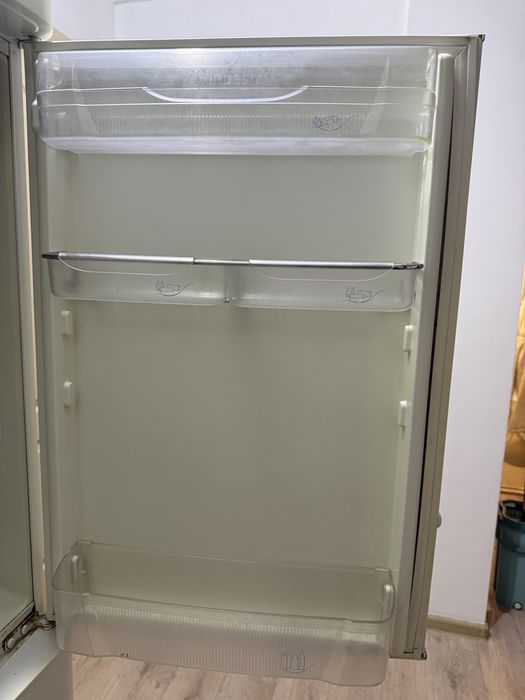 Холодильник Indesit