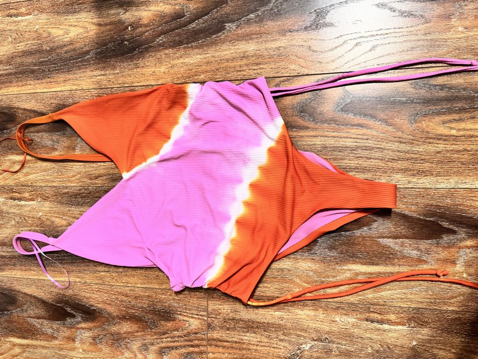 Costum de baie nou cu eticheta