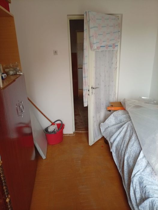 Vând apartament Lonea
