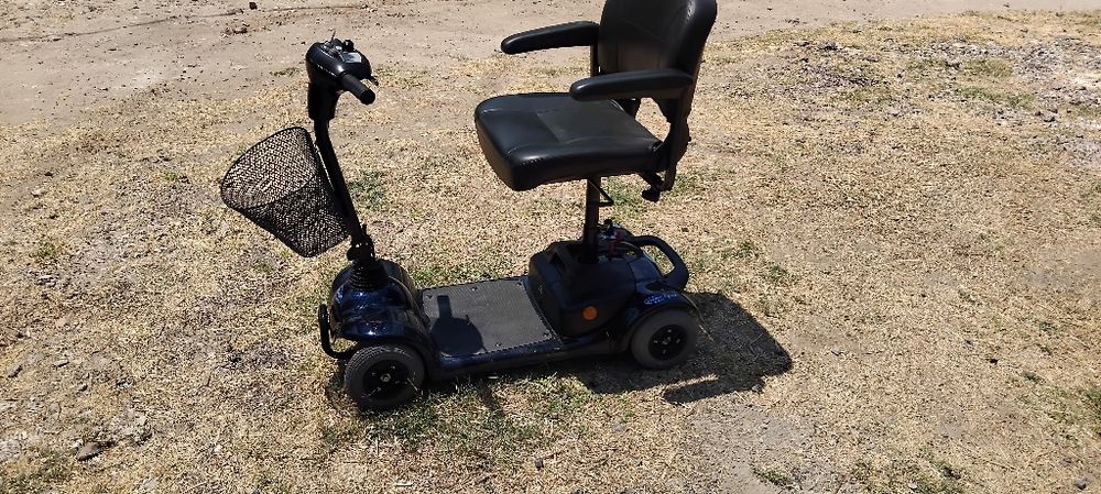 Електрически скутер за трудно подвижни хора