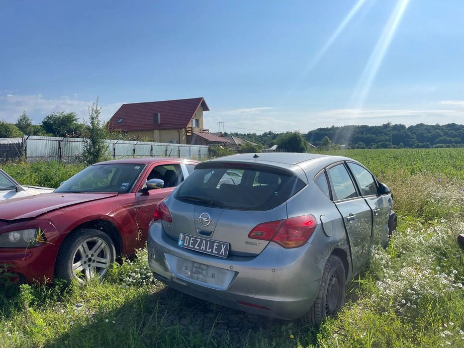 Dezmembrari Opel Astra J Benzina