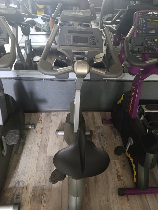 Бягащи пътеки, крос-тренажори, фитнес стълби