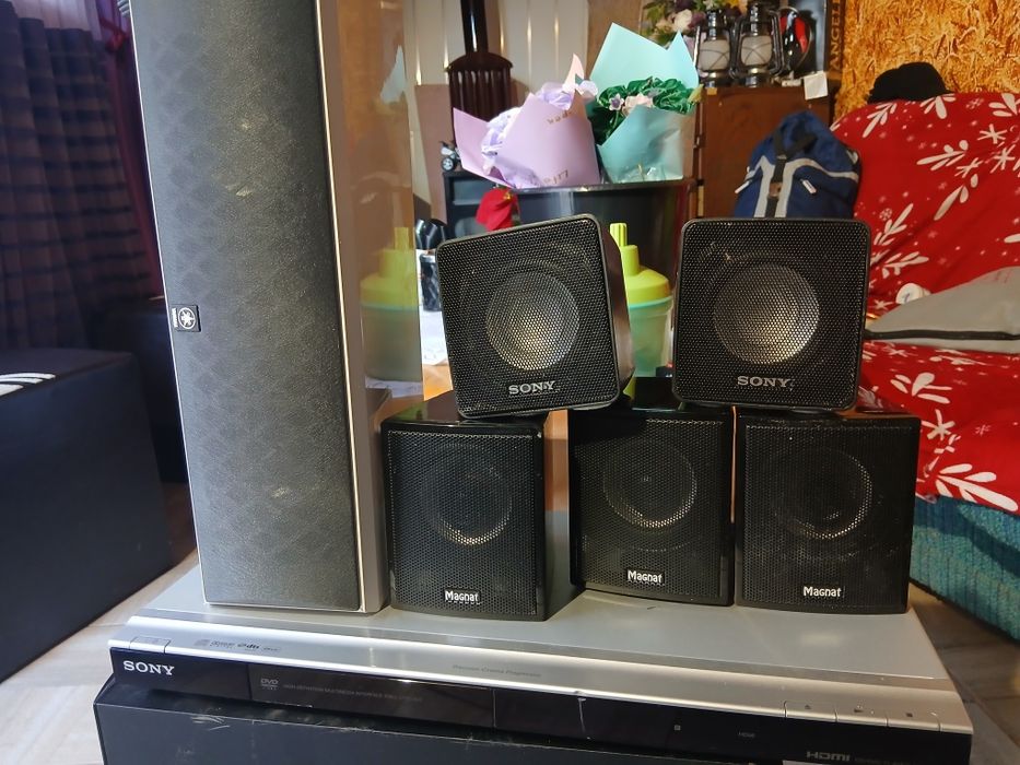 Boxe dividi si subufar aproape noi cu tot cu cabluri la ele