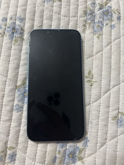 Продам айфон 13