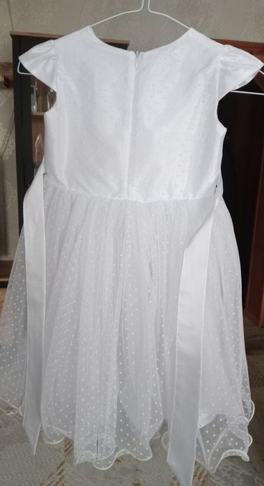 Платье белое, 5000 тг.