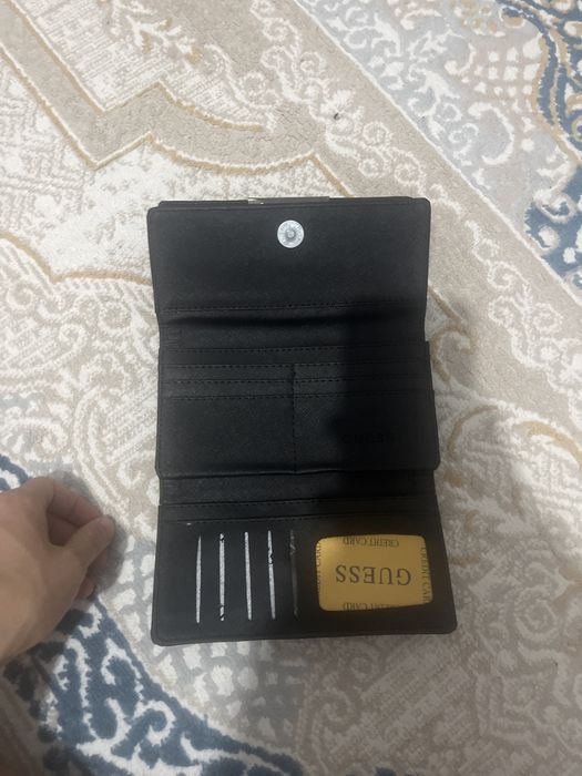 Кошелек кожанные от Guess