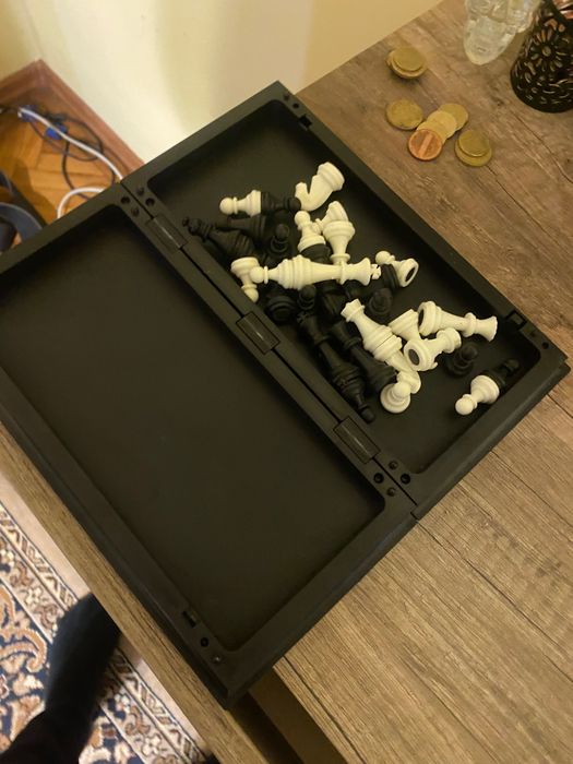 Chess board magnetic