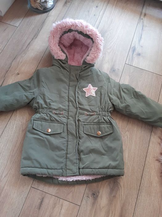 Продавам детски якета и спортен екип  запазени!Цената е за всичките